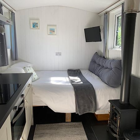 Tides Reach, Deluxe Shepherds Hut 1, 100M From The Beach Saint Merryn Ngoại thất bức ảnh