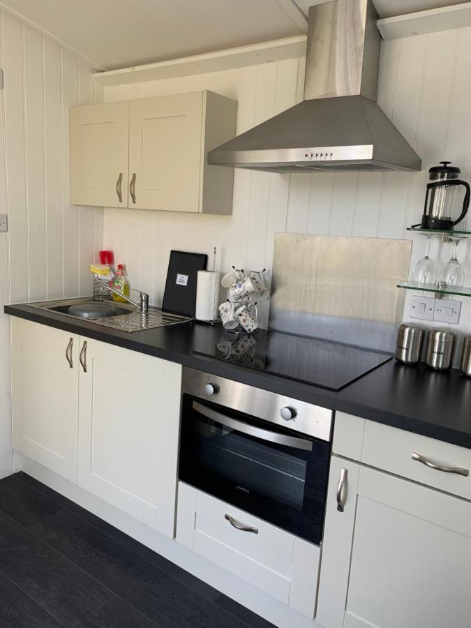 Tides Reach, Deluxe Shepherds Hut 1, 100M From The Beach Saint Merryn Ngoại thất bức ảnh