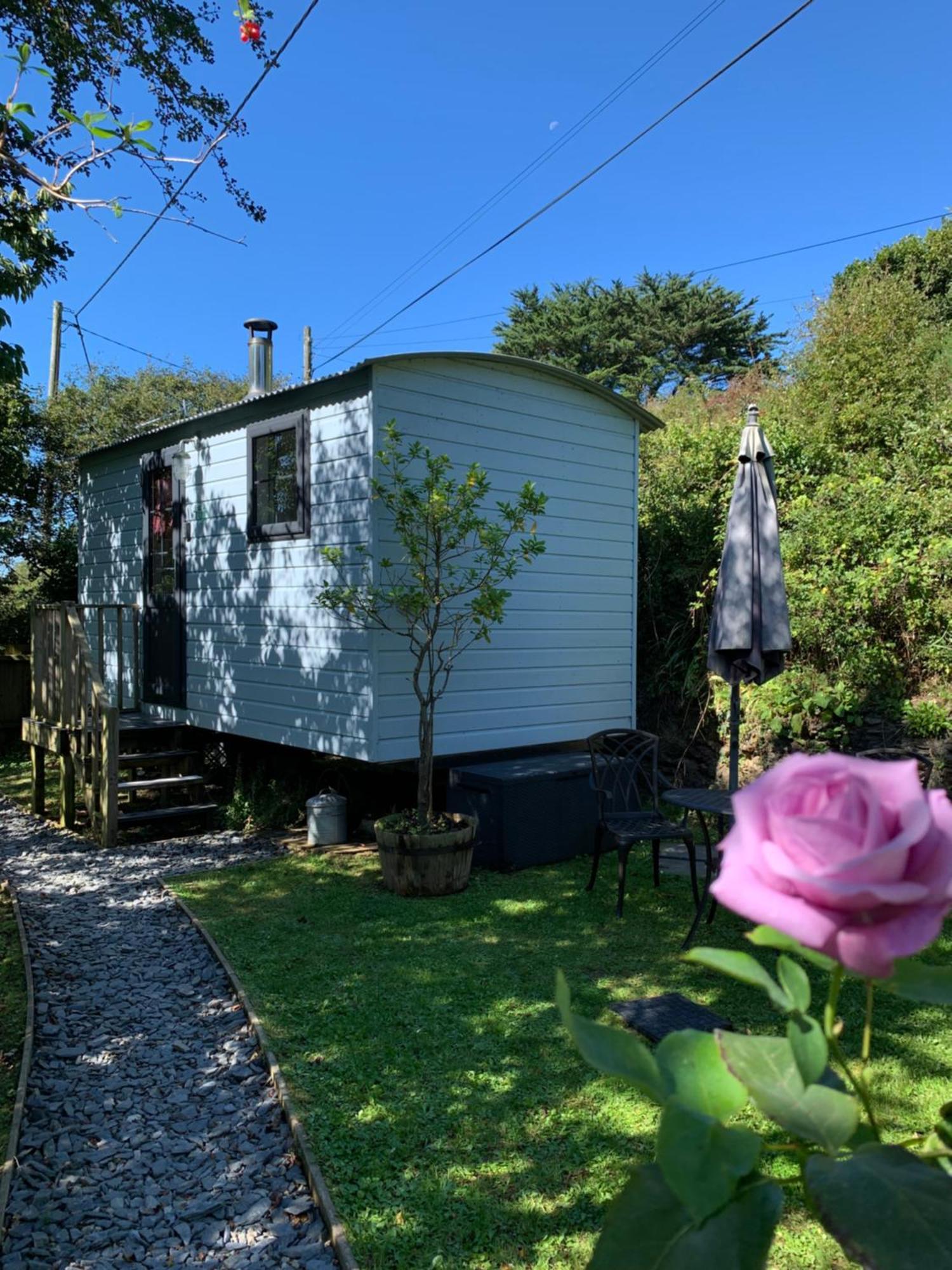 Tides Reach, Deluxe Shepherds Hut 1, 100M From The Beach Saint Merryn Ngoại thất bức ảnh